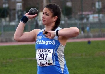 Las atletas del Piélagos Nuria Setién ...