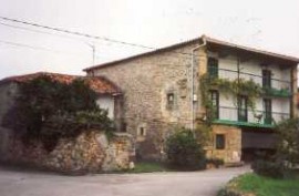 Casona montañesa con doble solana