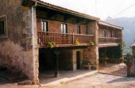 Casas populares tradicinales alineadas