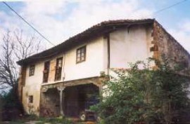 Casa de tradicción popular con escudo