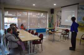 Vecinos de Piélagos escuchan con ...