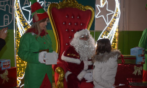Visita de Papá Noel y sus elfos a ...