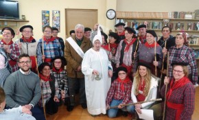 Los vecinos de Boo de Piélagos cantan ...