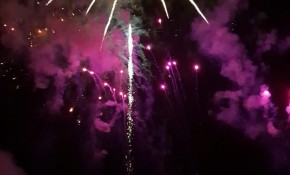 Un castillo de fuegos artificiales ...