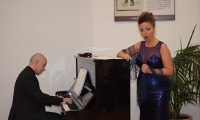 La soprano Mónica Luezas y el pianista ...