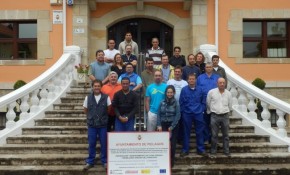 28 Personas desarrollan el proyecto de ...