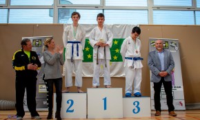 Casi un centenar de niños disfrutan ...