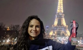 Carlota Fernández se cuelga la medalla ...