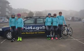 El equipo femenino de la Peña Ciclista ...