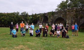 Vecinos y turistas recorren el trazado ...