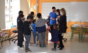 Cerca de 80 niños y niñas se adentran ...