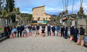 El Ayuntamiento entrega juegos de bolo ...