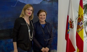 La consejera de Sanidad y la alcaldesa ...