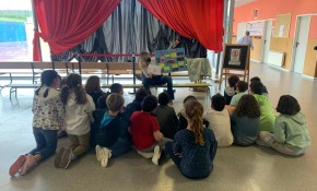 Dos alumnas del CEIP Las Dunas de ...