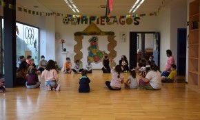 Más de una veintena de niños y niñas ...