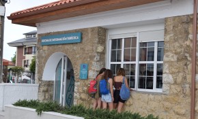 La Oficina municipal de turismo de ...