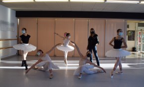 Un alumno de la Escuela municipal de ...