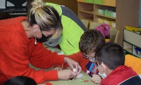 Más de un centenar de niños y niñas ...