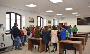 Estudiantes del Colegio Antonio Robinet ...