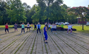 Una veintena de vecinas de Piélagos ...