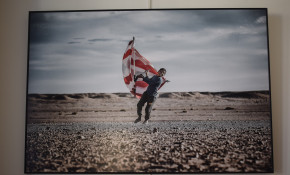 La exposición ‘En pie entre el polvo ...