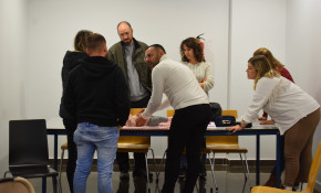 Familias con hijos pequeños aprenden ...