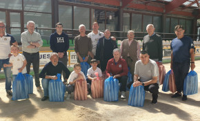 El Ayuntamiento entrega juegos de bolo ...