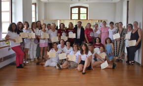 70 mujeres bailan a la vida en Piélagos
