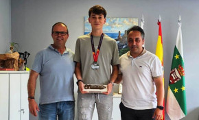 Caramés felicita al atleta local ...