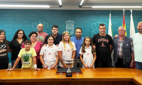 El equipo femenino de la Escuela ...