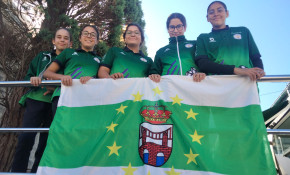 Las representantes de la Escuela ...