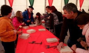 Talla en  madera y un espectáculo de ...