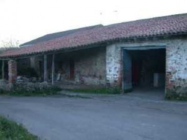 Casa popular con escudo