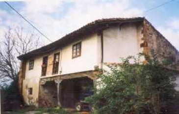 Casa de tradicción popular con escudo