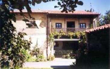 Casa con estructura tradicional popular ...