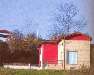 Casa roja y azul