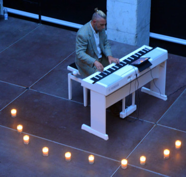 Concierto de piano electónico - ...