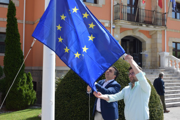 Izado de la bandera de la Unión Europea