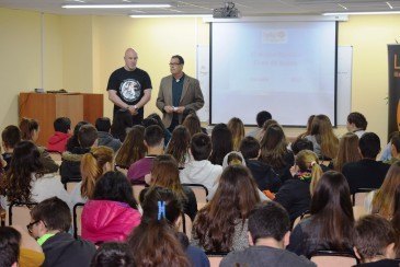 Iñaki Zubizarreta anima a los alumnos ...