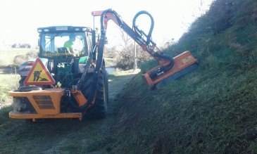 El Ayuntamiento de Piélagos siega, ...