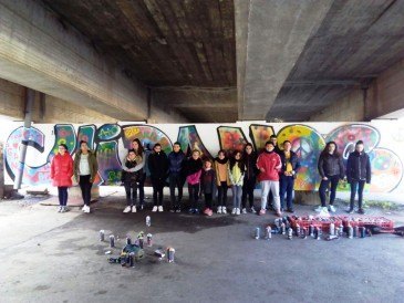 Cerca de una veintena de jóvenes ...