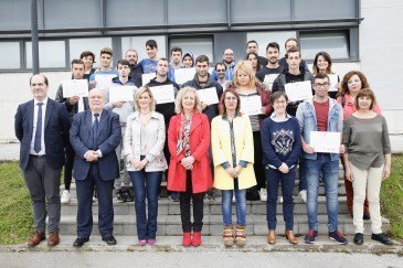 30 jóvenes finalizan su reciclaje ...