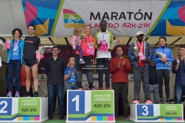 Las atletas del Piélagos Elena Moreno ...