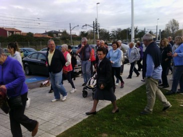 Cerca de un centenar de vecinos de ...