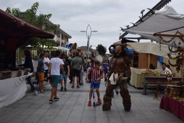 El mercado pirata abre sus puertas en ...