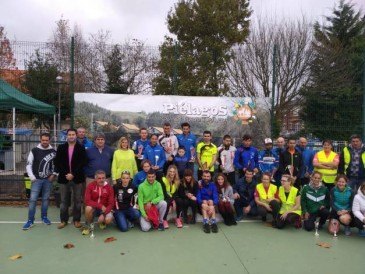 Los atletas locales  Reyes Laso y  ...