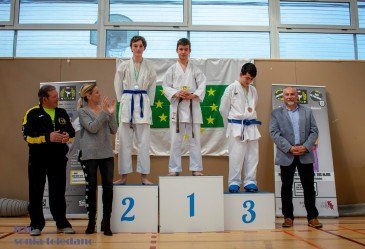 Casi un centenar de niños disfrutan ...