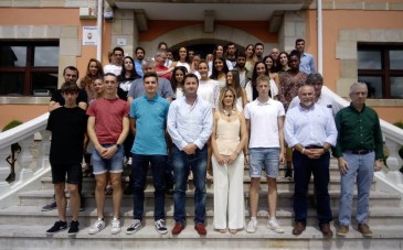 El Ayuntamiento recibe a los ...