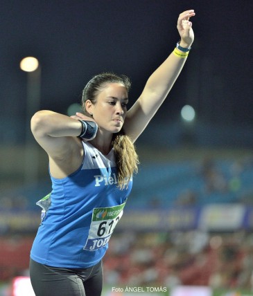 Osasere Eghosa y Nuria Setién, ...