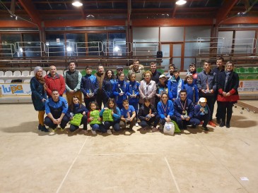 Jóvenes jugadores de tres comunidades ...